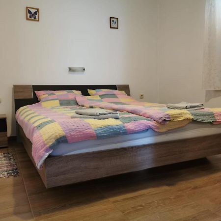 Kod Male Gospe Villa ตรีบูนย์ ภายนอก รูปภาพ